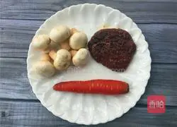 Illustration of how to make black pepper steak and stir-fried mushrooms 1