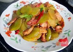 Illustration of how to make lettuce slices 9