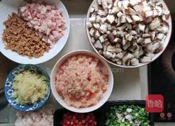 Illustration of how to make spicy mushroom sauce 2