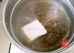 Illustration of how to make steamed tofu with flavored minced meat 1