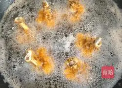 Illustration of how to make fried wing roots 16