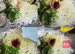 Illustration of how to make tin foil rice noodles 8