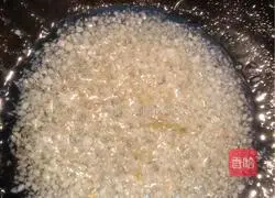 Illustration of how to make garlic vermicelli in pot 3