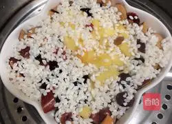 Pineapple eight-treasure rice recipe 9