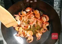 Illustration of how to make spicy shrimp 2