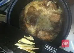 Illustration of sauerkraut stewed pork belly 6