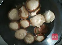 Illustration of how to cook rapeseed with mushrooms 3