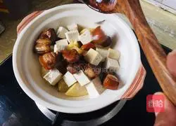 Illustration of how to make casserole with braised pork, tofu and potatoes 3