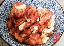 Illustration of how to make fried pork slices with king oyster mushroom 10