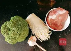 Illustration of how to make steamed minced meat with broccoli 2