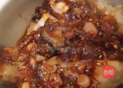 Illustration of how to braise catfish with soy sauce 8