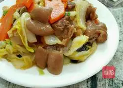 Illustration of how to stir-fry carrots and cabbage with marinade 8