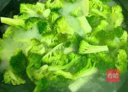 Illustration of how to make broccoli and stir-fried meat 3