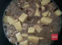 Illustration of how to cook chicken legs stewed with potatoes 3