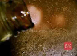 Illustration of how to make unique braised pork knuckle 4