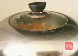 Illustration of how to make steamed pork ribs with flour 10