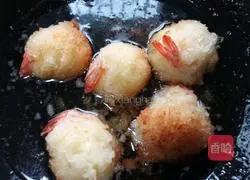 Illustration of how to make fried shrimp balls 10