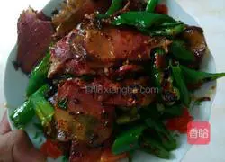 Illustration of how to stir-fry bacon with pepper 5