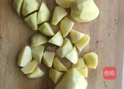 Illustration of how to make pork ribs and stewed potatoes 3