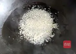 Illustration of how to stir-fry brussel sprouts with minced garlic 11