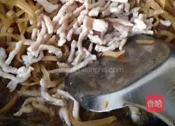 Illustration of how to make shredded mustard pork 9