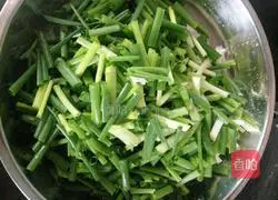 Illustration of how to make carrot fish 7