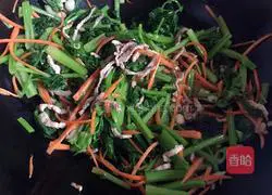 Illustration of how to make fried shredded pork with celery 7