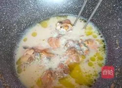 Illustration of how to cook river clams with pickled vegetables 10