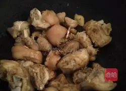 Illustration of soybean braised pig's trotters 3