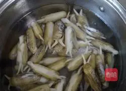 Illustration of how to make spicy curry razor clams 3