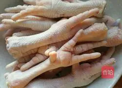 Illustration of how to make braised chicken feet 1