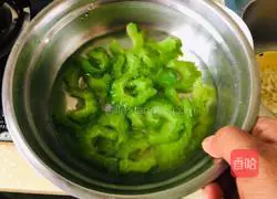 Illustration of how to make dried sea rice and bitter melon 5