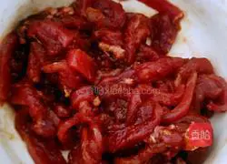 Illustration of how to make fried meat with potatoes and onions 11