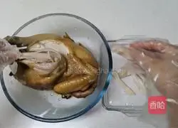 Illustration of how to make shredded chicken 7