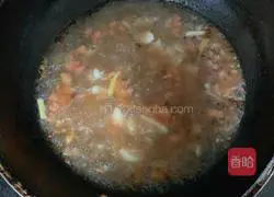 Illustration of how to make fat beef in sour soup 2