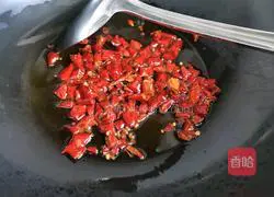 Illustration of how to make spicy boiled pork slices 3