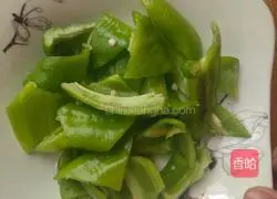 Illustration of how to cook sausage and green pepper 5
