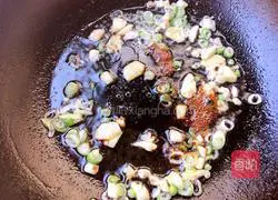 Illustration of how to make oily meat and potato slices 10