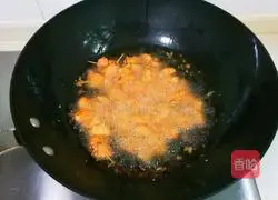 Illustration of how to make white sesame toothpick meat 12