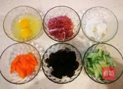 Illustration of how to make Mushu Pork 1