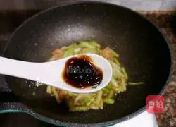 Illustration of how to make fried shrimps with chives 12