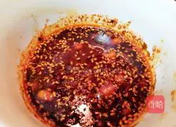 Illustration of how to make spicy shredded chicken 3