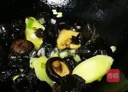 Illustration of how to make tiger-skin mandarin duck eggs 8