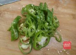 Illustration of how to make fried chili with dried bean skin 3