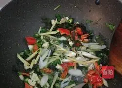 Illustration of how to make fried frog in dry pot 4