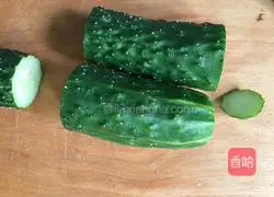 Illustration of how to make cucumber rice bucket 2