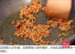 Illustration of how to make ants climb a tree 3