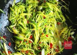 Illustration of how to make vinegar-coated pumpkin shreds 7