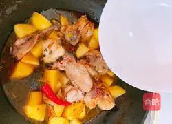 Illustration of how to cook chicken legs and potatoes 10