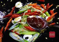 Illustration of how to make spicy fish cubes 13